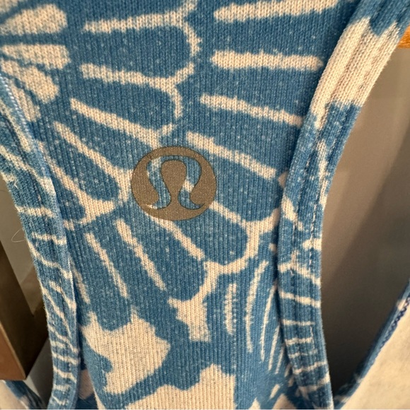 Lululemon Blue and White Floral Print Racerback Tank - Picture 3 of 4